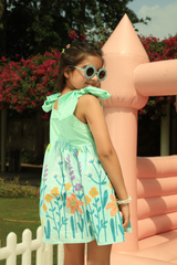 Border crayon + bow blue - Mint Green with Vibrant Floral Details