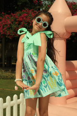 Border crayon + bow blue - Mint Green with Vibrant Floral Details