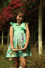Border crayon + bow blue - Mint Green with Vibrant Floral Details